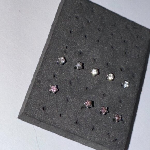 20 Gauge Purple Star Shaped Nose Rings - Picture 4 of 16